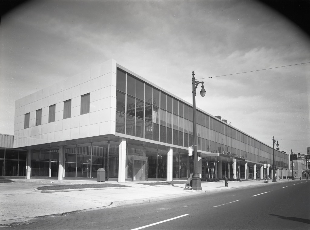 The building stood in stark contrast to ornate street lamps along Woodward Ave, c. 1965.