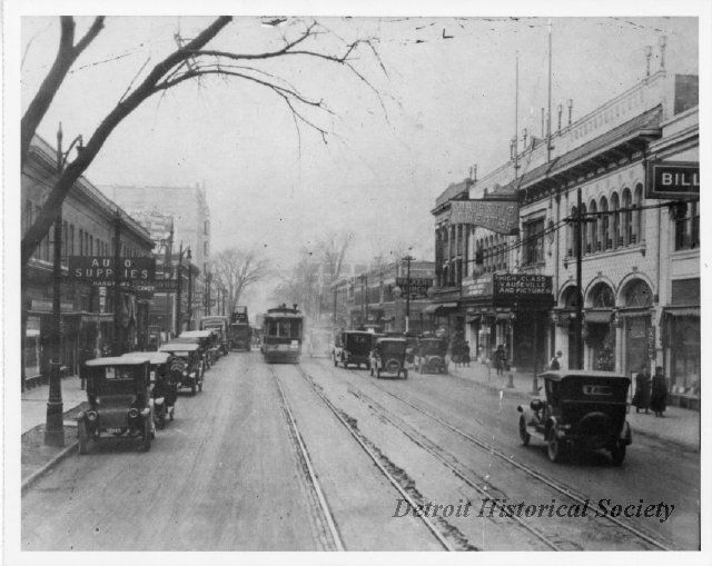 Photo showing the Majestic Theatre on the right, 1925 - 2007.004.194c