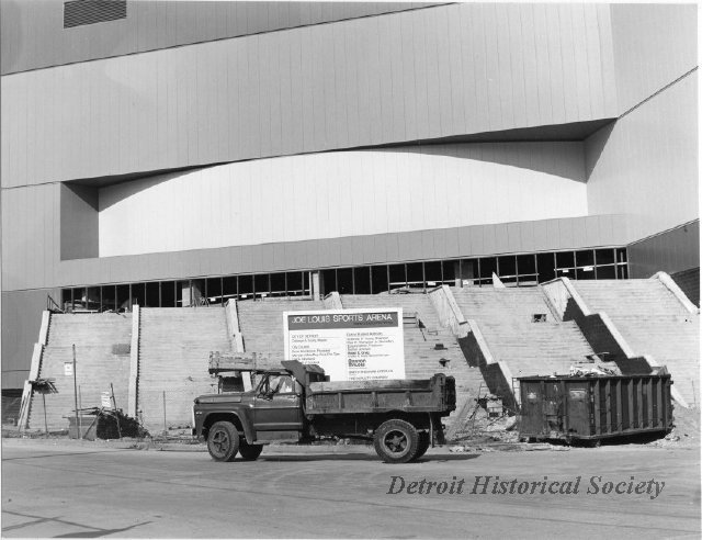 Joe Louis Arena steps under construction, 1979 - 2008.033.527