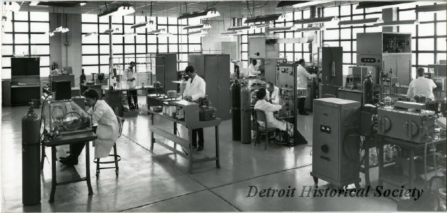 Inside an Energy Conversion Devices lab, 1965 - 2013.012.002